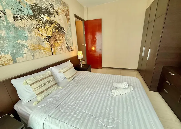 Phirom2 Pool Villa Pattaya